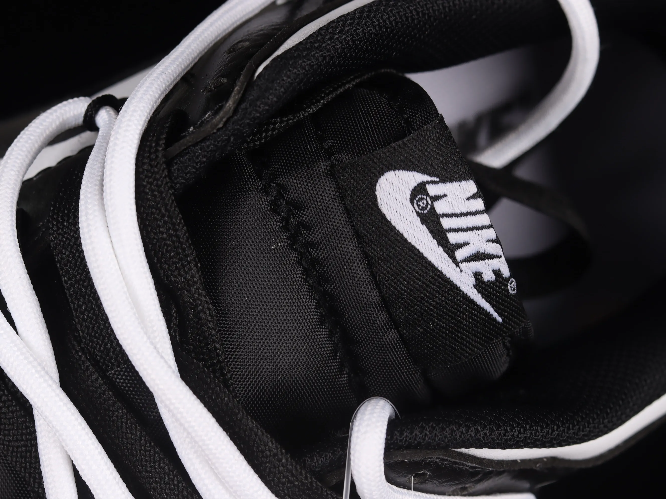 All Categories Nk SB Dunk Series Nk SB Dunk Low Low-top sneakers Nk Dunk Low "Black" Panda style Customized version of deconstructed shoelace graffiti low-top sneakers DD1391-100